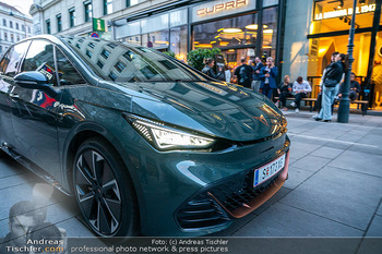 Cupra Opening - Cupra City Garage, Wien - Do 15.05.2025 - Cupra Auto vor Cupra City Garage Store Wien63
