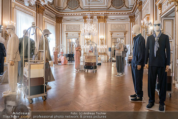 Giorgio Armani Empfang - Italienische Botschaft, Wien - Di 20.05.2025 - Modeausstellung, Palais Metternicht, Mode, Kleidung5
