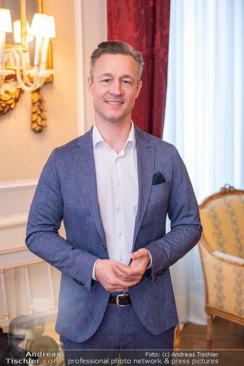 Giorgio Armani Empfang - Italienische Botschaft, Wien - Di 20.05.2025 - Gernot BLÜMEL (Portrait)58