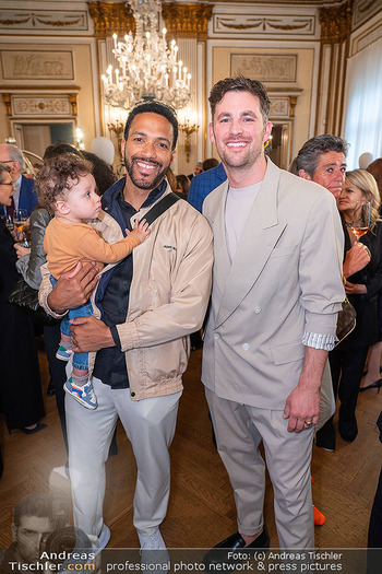 Giorgio Armani Empfang - Italienische Botschaft, Wien - Di 20.05.2025 - Cesar SAMPSON mit Sohn Dion, Ferdinand SEEBACHER123