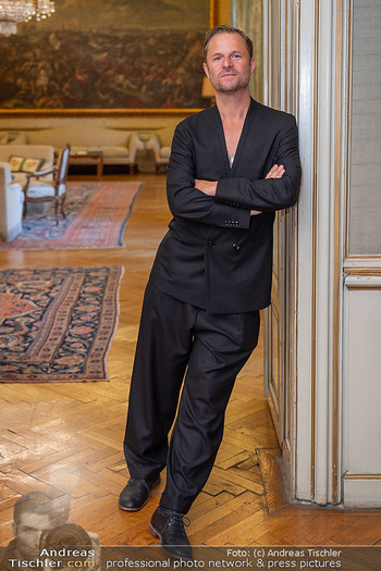 Giorgio Armani Empfang - Italienische Botschaft, Wien - Di 20.05.2025 - Philipp HOCHMAIR (Portrait)135