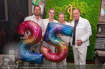 25-Jahresfeier - Leo Schulmeister Store - Do 22.05.2025 - Familie Leo und Margit SCHULMEISTER, Tochter Nina und Ehemann11