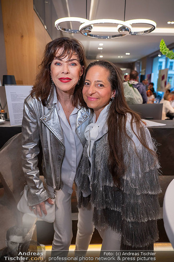 25-Jahresfeier - Leo Schulmeister Store - Do 22.05.2025 - Anja KRUSE, Caroline ATHANASIADIS25