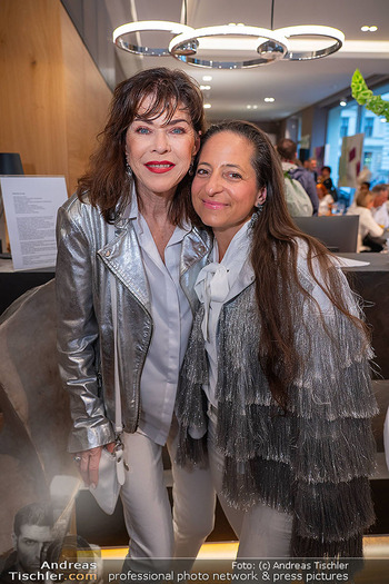 25-Jahresfeier - Leo Schulmeister Store - Do 22.05.2025 - Anja KRUSE, Caroline ATHANASIADIS26