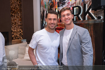 25-Jahresfeier - Leo Schulmeister Store - Do 22.05.2025 - Alexander HÖFLER, Roman SCHINDLER44