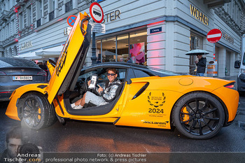 25-Jahresfeier - Leo Schulmeister Store - Do 22.05.2025 - MAXAMILLION (Max WEIßENBÖCK) mit McLaren Auto56