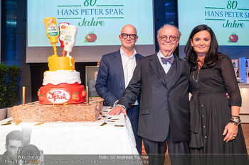 Hans Peter Spak 80er - Platinium Vienna - Fr 23.05.2025 - Hans Peter SPAK mit Tochter, Sohn und Torte315