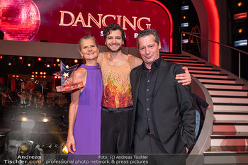 Dancing Stars Finale - ORF Zentrum, Wien - Fr 23.05.2025 - Aaron KARL mit Eltern Mutter Vater Christine KARL, Fritz KARL60