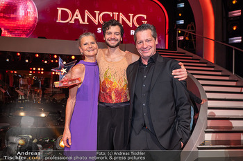 Dancing Stars Finale - ORF Zentrum, Wien - Fr 23.05.2025 - Aaron KARL mit Eltern Mutter Vater Christine KARL, Fritz KARL61