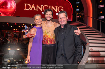 Dancing Stars Finale - ORF Zentrum, Wien - Fr 23.05.2025 - Aaron KARL mit Eltern Mutter Vater Christine KARL, Fritz KARL62