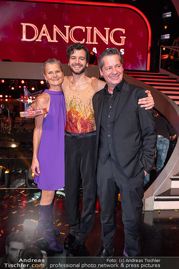 Dancing Stars Finale - ORF Zentrum, Wien - Fr 23.05.2025 - Aaron KARL mit Eltern Mutter Vater Christine KARL, Fritz KARL63