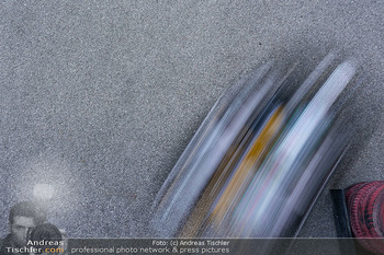 Art of Cart - Ottakringer Brauerei, Wien - Sa 24.05.2025 - Rennauto auf Asphalt von oben, Langzeitbelichtung, verschwommen98