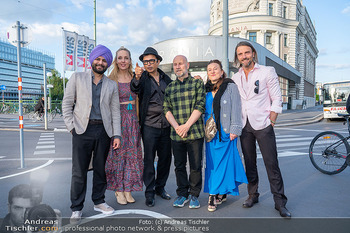 Kinopremire ´Happy´ - Urania Kino, Wien - Di 27.05.2025 - Gruppenfoto Cast, u.a. Sandeep KUMAR, Roland DÜRINGER, Lilian K15