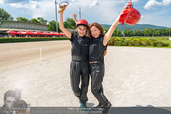 Promi Trabrennen - Trabrennbahn Baden - So 01.06.2025 - Mercedes ECHERER, Julia CENCIG13