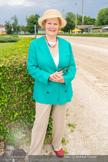 Promi Trabrennen - Trabrennbahn Baden - So 01.06.2025 - Gabriele JACOBY (Portrait)42