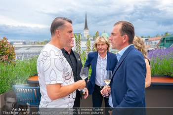 Sun AG Cocktail Empfang - Rosewood Hotel Rooftop Bar - Mo 02.06.2025 - Hansi und Romana HINTERSEER, Markus PROCK, Wolfgang GRABHER65