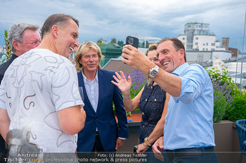 Sun AG Cocktail Empfang - Rosewood Hotel Rooftop Bar - Mo 02.06.2025 - Hansi und Romana HINTERSEER, Markus PROCK, Wolfgang GRABHER69