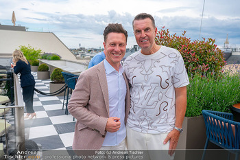 Sun AG Cocktail Empfang - Rosewood Hotel Rooftop Bar - Mo 02.06.2025 - Mathias MUTHER, Wolfgang GRABHER72