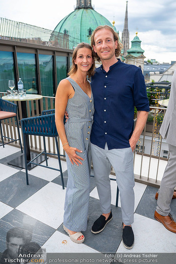 Sun AG Cocktail Empfang - Rosewood Hotel Rooftop Bar - Mo 02.06.2025 - Matthias und Monika HAUNOLDER123