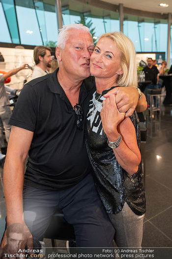 Vespa Snake Party - Faber Hall, Wien - Mo 02.06.2025 - Anton Toni POLSTER mit Birgit6