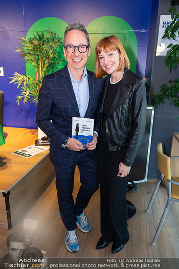 Buchpräsentation ´Der Trump Effekt´ - Thalia Wien Mitte - Di 03.06.2025 - Peter L EPPINGER mit Ehefrau Nina4