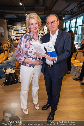 Buchpräsentation ´Der Trump Effekt´ - Thalia Wien Mitte - Di 03.06.2025 - Othmar KARAS mit Ehefrau Christa KARAS-WALDHEIM18