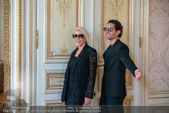 Heather Mills Fotoshooting - Hotel Palais Almanac, Wien - Mi 04.06.2025 - Heather MILLS mit Freund Mike DICKMAN21