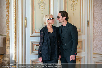 Heather Mills Fotoshooting - Hotel Palais Almanac, Wien - Mi 04.06.2025 - Heather MILLS mit Freund Mike DICKMAN22