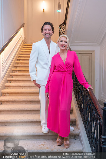 Heather Mills Fotoshooting - Hotel Palais Almanac, Wien - Mi 04.06.2025 - Heather MILLS mit Freund Mike DICKMAN99