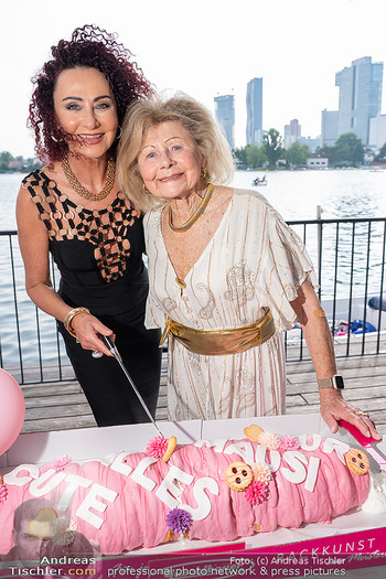 Christina Lugner Geburtstag - Strandcafe Alte Donau, Wien - Di 10.06.2025 - Christina LUGNER, Mutter HAIDINGER Martha8