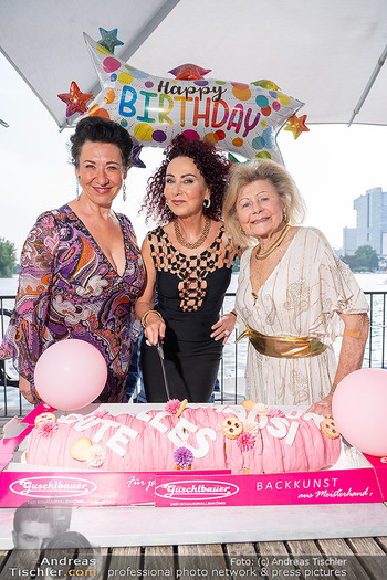 Christina Lugner Geburtstag - Strandcafe Alte Donau, Wien - Di 10.06.2025 - Christina LUGNER, Mutter Martha HAIDINGER, Andrea HÄNDLER9