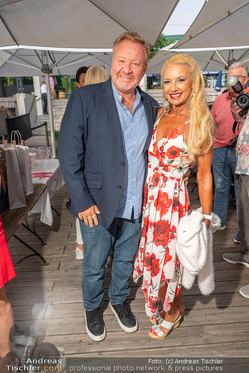 Christina Lugner Geburtstag - Strandcafe Alte Donau, Wien - Di 10.06.2025 - Markus und Leila STRAHL24