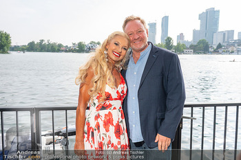 Christina Lugner Geburtstag - Strandcafe Alte Donau, Wien - Di 10.06.2025 - Markus und Leila STRAHL26