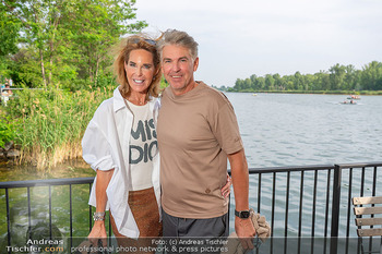 Christina Lugner Geburtstag - Strandcafe Alte Donau, Wien - Di 10.06.2025 - Kathi STUMPF, Alex BEZA31