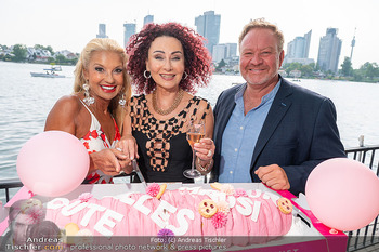 Christina Lugner Geburtstag - Strandcafe Alte Donau, Wien - Di 10.06.2025 - Leila und Markus STRAHL, Christina LUGNER33