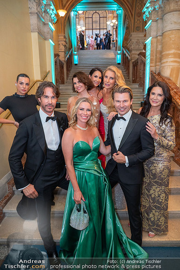 Duftstars Awards - Palais Ferstel, Wien - Do 12.06.2025 - Gruppenfoto MIRADA SAHIN KÖNIG SIEGEL CHAPLIN AHRENS WEISS LAME34