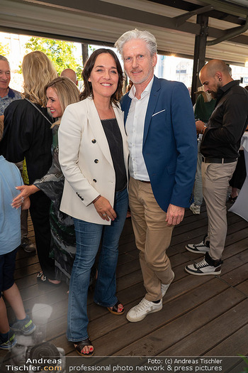 40 Jahresfeier - Cafe Stein, Wien - Do 12.06.2025 - Eva PÖLZL mit Freund Alfred REINPRECHT12