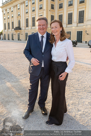 Sommernachtskonzert 2025 - Schloss Schönbrunn, Wien - Fr 13.06.2025 - Michael LUDWIG mit Ehefrau Imrtraud ROSSGATTERER14