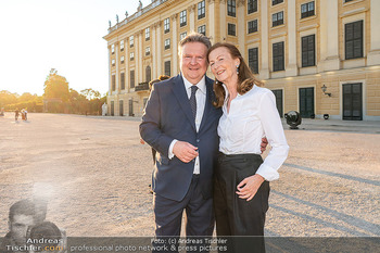 Sommernachtskonzert 2025 - Schloss Schönbrunn, Wien - Fr 13.06.2025 - Michael LUDWIG mit Ehefrau Imrtraud ROSSGATTERER15