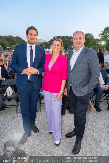 Sommernachtskonzert 2025 - Schloss Schönbrunn, Wien - Fr 13.06.2025 - Familie Josef und Gabi PRÖLL mit Sohn Alexander65