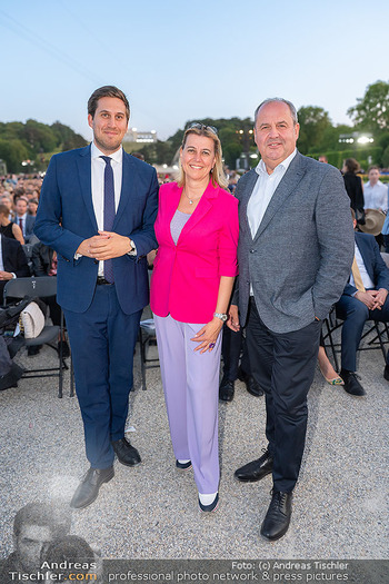 Sommernachtskonzert 2025 - Schloss Schönbrunn, Wien - Fr 13.06.2025 - Familie Josef und Gabi PRÖLL mit Sohn Alexander66