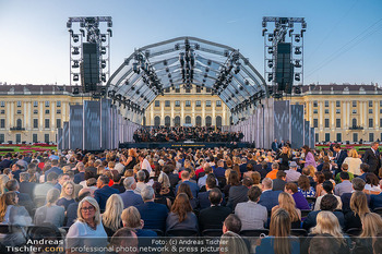 Sommernachtskonzert 2025 - Schloss Schönbrunn, Wien - Fr 13.06.2025 - Kulisse Sommernachtskonzert Publikum, Menschenmassen, Besucher67
