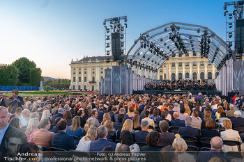 Sommernachtskonzert 2025 - Schloss Schönbrunn, Wien - Fr 13.06.2025 - Kulisse Sommernachtskonzert Publikum, Menschenmassen, Besucher68