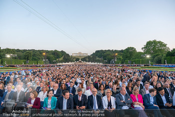 Sommernachtskonzert 2025 - Schloss Schönbrunn, Wien - Fr 13.06.2025 - Kulisse Sommernachtskonzert Publikum, Menschenmassen, Besucher71