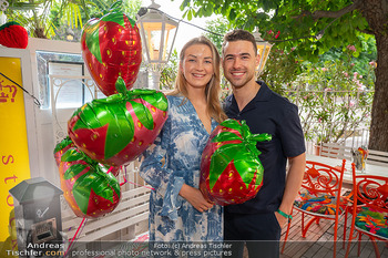Schanigarten Opening - Schönbrunner Stöckl, Wien - Mo 16.06.2025 - Alexander HÖFLER mit Freundin Violetta14