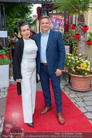 Schanigarten Opening - Schönbrunner Stöckl, Wien - Mo 16.06.2025 - Barbara HELFGOTT mit Ehemann Ingo18