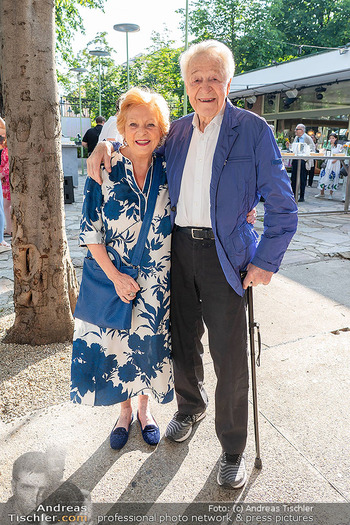 Esterhazy Künstlerfest - Volksgarten, Wien - Di 17.06.2025 - Harald und Ingeborg SERAFIN15