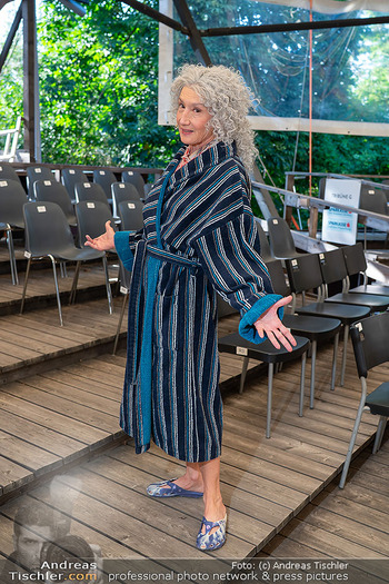 Premiere ´best exotic marigold hotel´ - Rosenburg, NÖ - Do 19.06.2025 - Konstanze BREITEBNER14