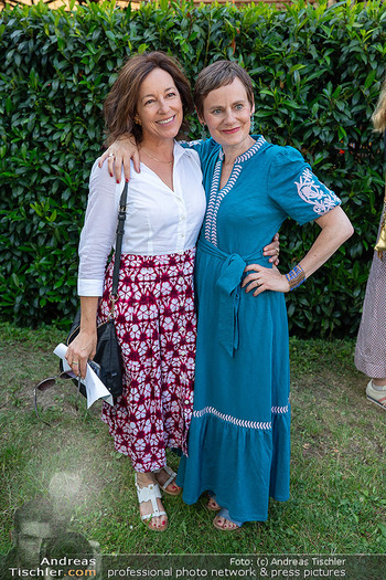 Premiere ´best exotic marigold hotel´ - Rosenburg, NÖ - Do 19.06.2025 - Julia CENCIG, Nina BLUM35