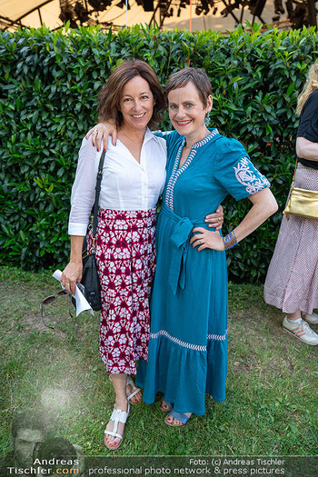 Premiere ´best exotic marigold hotel´ - Rosenburg, NÖ - Do 19.06.2025 - Julia CENCIG, Nina BLUM37
